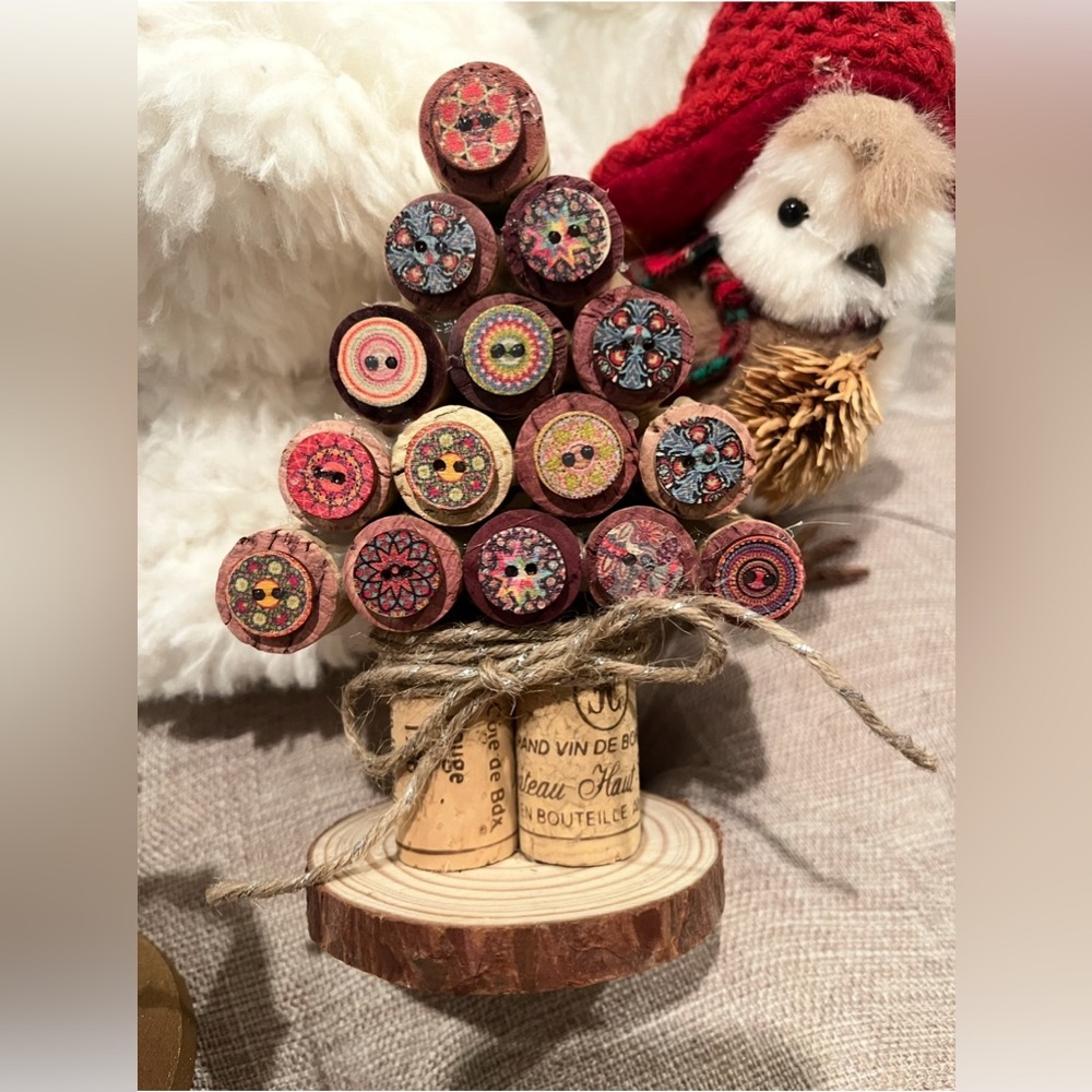 Custom Made Wine Corks & Buttons Christmas Tree for Wine Enthusiasts NEW - Picture 2 of 4